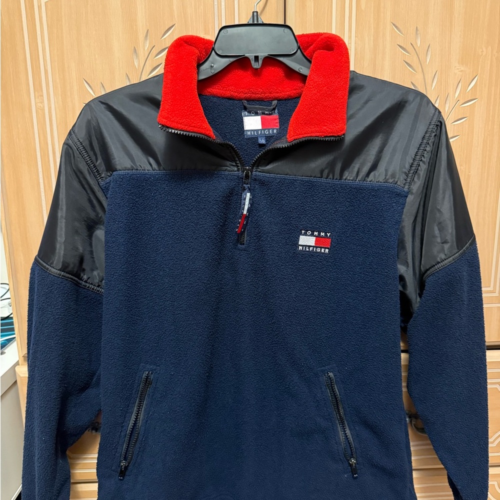 Vintage Tommy Hilfiger Men's Black and Red Fleece Jacket